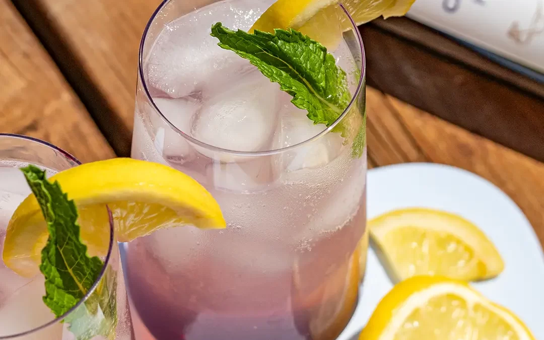 Limonade pétillante à la camerise