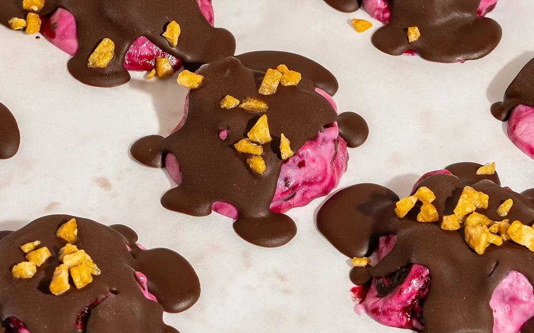 Rochers glacés camerises, yogourt, érable et chocolat